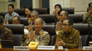 Menteri Perindustrian, Agus Gumiwang Kartasasmita dalam Rapat Kerja dengan Komisi VII DPR RI di Jakarta, Selasa (12/11/2024)/ foto: humas Kemenperin