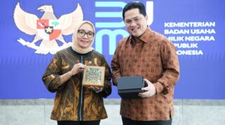 Menteri Pemberdayaan Perempuan dan Perlindungan Anak (PPPA) Arifatul Choiri Fauzi dan Menteri Badan Usaha Milik Negara (BUMN) Erick Thohir saat melakukan pertemuan di Kantor Kementerian BUMN, Jakarta. (Dok.Humas Kementerian BUMN)