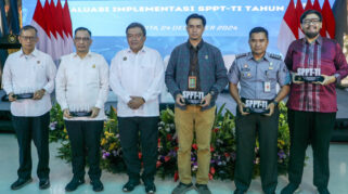 Plt. Deputi Bidang Koordinator (Bidkoor) Hukum dan Hak Asasi Manusia (HAM) Kemenko Polkam, Arudji Anwar, dalam Forum Koordinasi Penegakan Hukum yang bertema “Evaluasi Implementasi SPPT-TI Tahun 2024 dan Proyeksi SPPT-TI Tahun 2025” di Jakarta, Selasa (24/12/2024). Foto. Humas Kemhan RI.