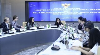 Menkomdigi Meutya Hafid dalam pertemuan dengan perwakilan Bill & Melinda Gates Foundation (Humas Komdigi)