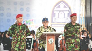 Menteri Pendidikan Dasar dan Menengah (Mendikdasmen), Abdul Mu’ti, dalam kunjungan kerjanya ke Karawang, Jawa Barat, untuk meresmikan gedung SMK Muhammadiyah 3 Karawang (Foto: Dok Kemendikdasmen)