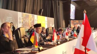 Wakil Menteri Luar Negeri (Wamenlu) RI Arrmanatha Nasir (kedua dari kiri) dalam sesi Pertemuan Menteri Luar Negeri (FMM) G20 di Johannesburg, Afrika Selatan, Jumat (21/2/2025). ANTARA/HO-Kemlu RI/aa.