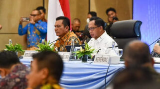Menteri Dalam Negeri Muhammad Tito Karnavian (baju putih) membuka Rapat Koordinasi Pemerintahan Se-Wilayah Sumatra Tahun 2025 di Kota Batam, Provinsi Kepulauan Riau, Minggu (21/9/2025). (ANTARA/HO-Diskominfo Kepri)