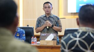 Asisten Deputi Keterpaduan Layanan Digital Nasional Kedeputian Bidang Transformasi Digital Pemerintah KemenPAN-RB, Adi Nugroho dalam Sosialisasi Umum Pelaksanaan Pilot Project Digitalisasi Bantuan Sosial di Banyuwangi, Kamis (17/9/2025).(Foto InfoPublik/Amiri Yandi)