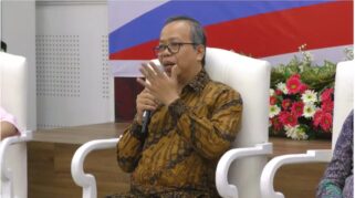 Direktur Informasi Publik Ditjen Komunikasi Publik dan Media (KPM) Kementerian Komunikasi dan Digital (Komdigi), Nursodik Gunarjo, dalam Diskusi Interaktif ‘Masa Depan Bahasa Isyarat: Menuju Ekosistem Komunikasi dan Dunia Kerja yang Inklusif’, di Jakarta, Selasa (26/8/2025). Foto: Istimewa/Youtube Kemenko PMK