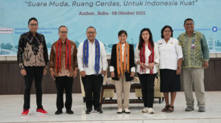 Menteri Komunikasi dan Digital (Menkomdigi) Meutya Hafid (tengah) saat menjadi pembicara pada acara bertajuk Indonesia GOID Goes to Campus di Ambon, Maluku, Rabu (8/10/2025). (Foto: Kemkomdigi)