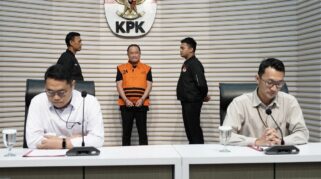 Komisi Pemberantasan Korupsi (KPK) kembali menindak tegas praktik suap di lingkungan peradilan. Kali ini, lembaga antirasuah menahan MED, Direktur PT WA, sebagai tersangka dugaan korupsi terkait pengurusan perkara di Mahkamah Agung (MA). (Foto: Dok KPK)