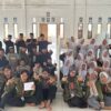 Kebersamaan tim KKN Inovasi Pesantren UPN "Veteran" Jawa Timur bersama pengurus dan santri PP Nurul Qadim.