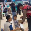 Polisi bagikan masker dan cek kesehatan penumpang akibat erupsi anak krakatau