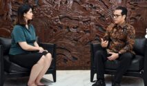 Wamenkomdigi Nezar Patria membahas target layanan internet murah bagi masyarakat