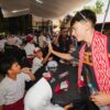 Lima pebalap Moto2 dan Moto3 bersama siswa di Mandalika