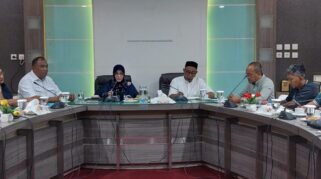Wali Kota Banda Aceh memimpin rapat antisipasi dampak karhutla