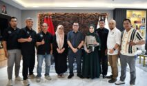 Wamenkomdigi Nezar Patria berfoto bersama perwakilan JHB dan PWI Jabar