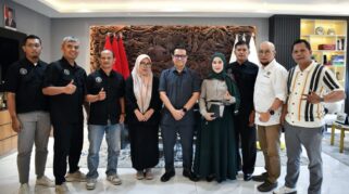 Wamenkomdigi Nezar Patria berfoto bersama perwakilan JHB dan PWI Jabar